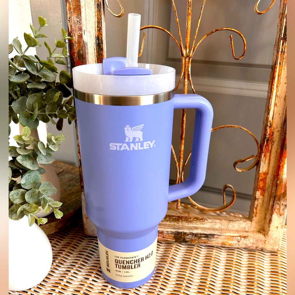 Stanley Quencher H2.0 FlowState 40oz Tumbler in hydrangea